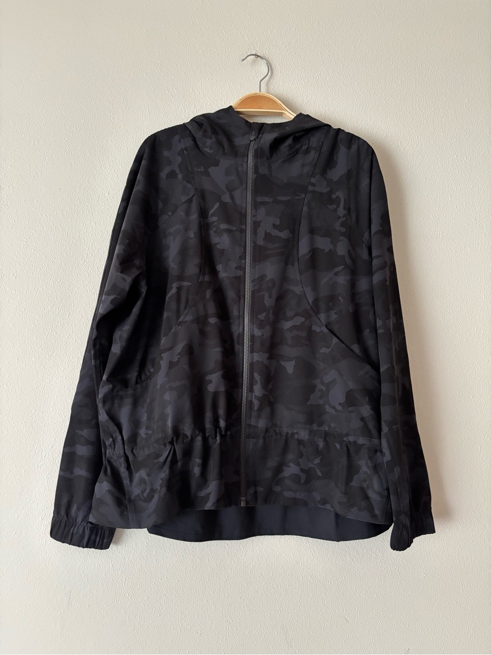 Lululemon Black Charcoal Camo Lightweight Hooded Jacket Size Small